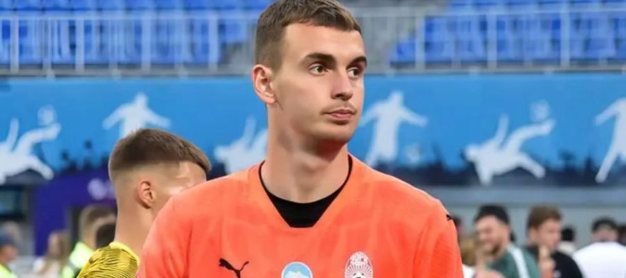 Валенсія намагається залишити Зорю без голкіпера