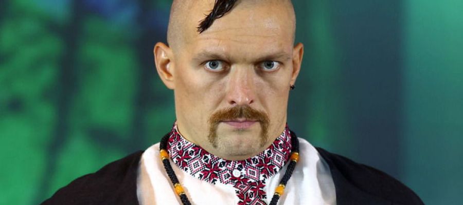 Олександр Усик назвав термін свого перебування на професіональному ринзі