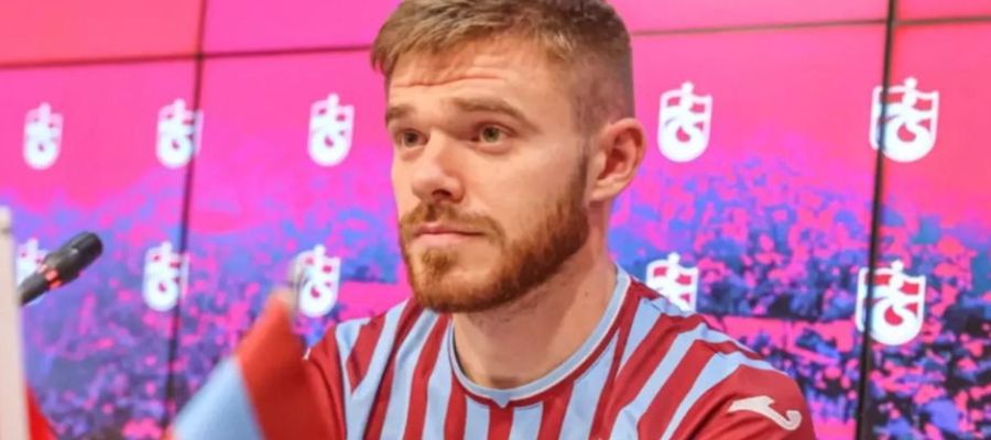 Моуріньо хоче третього українця? Бенфіка збільшила пропозицію за Арсенія Батагова