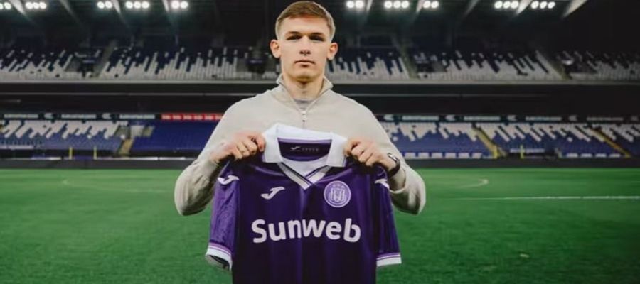 Найтитулованіший клуб Бельгії офіційно оголосив про трансфер форварда збірної України