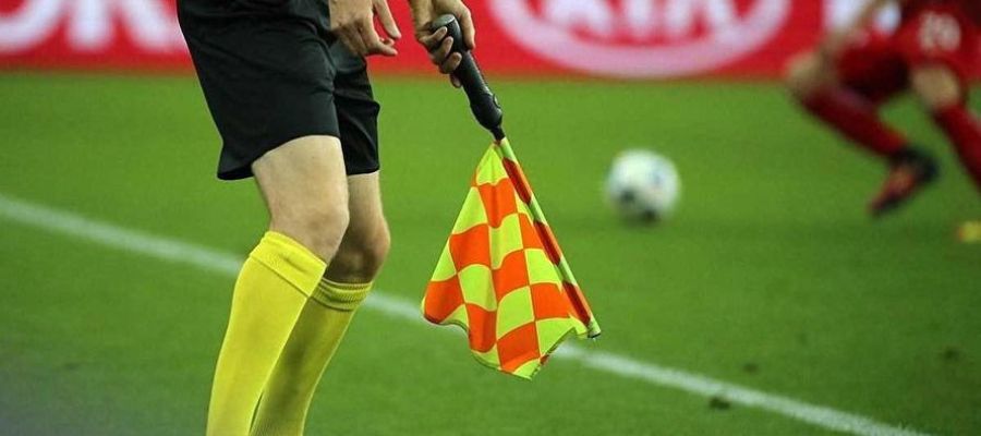 В українському чемпіонаті арбітр вперше прокоментує рішення VAR