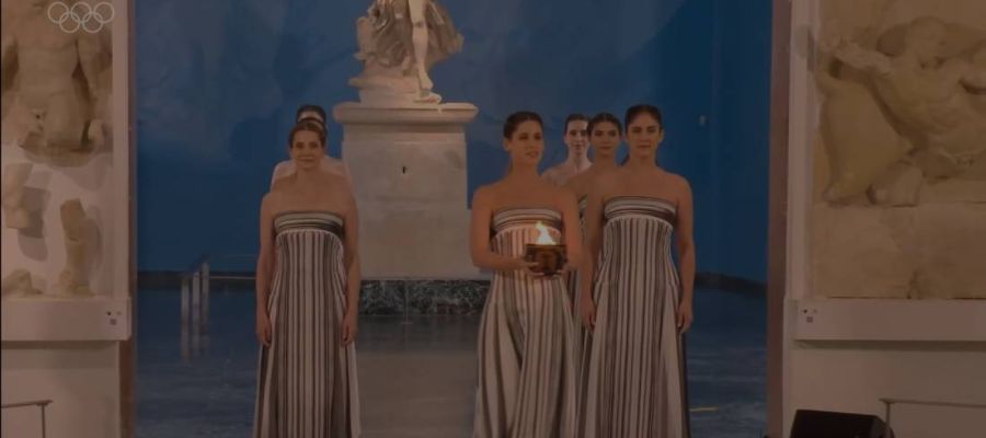 У Греці відбулася унікальна церемонія запалення олімпійського: що сталося
